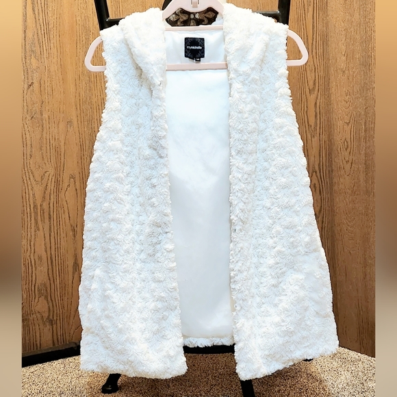 Faux Fur Vest - Picture 10 of 11